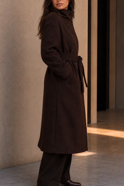 Long trench-coat avec ceinture à la taille
