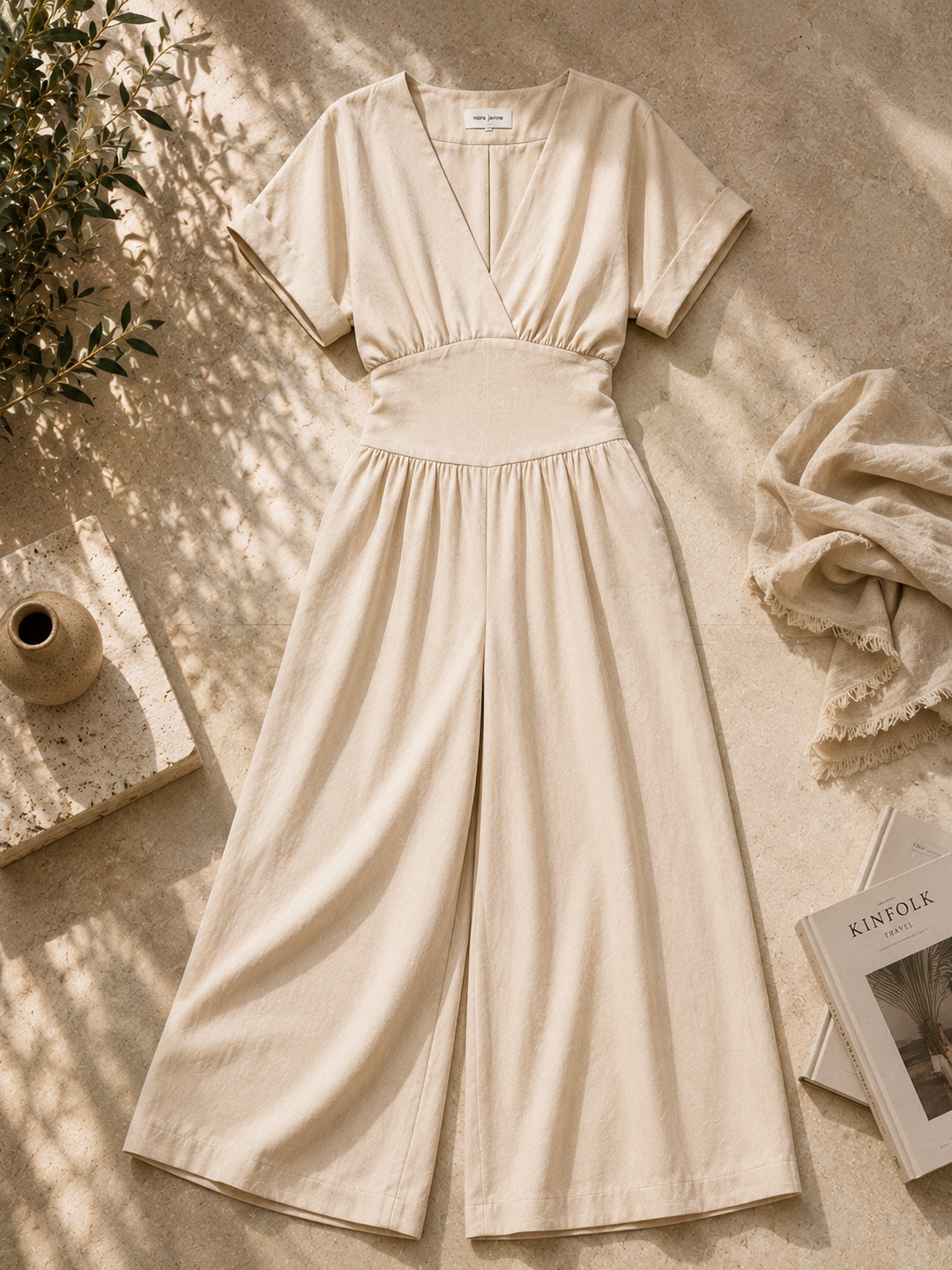 Jumpsuit dames in het champagnebeige, stretch polyester – Nora Janne