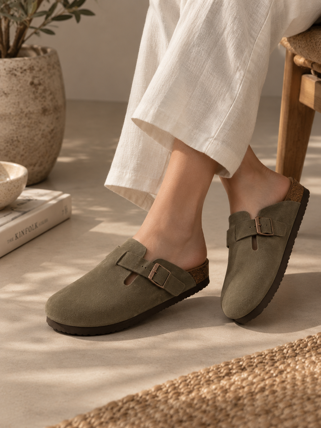 Suède clogs met kurken voetbed