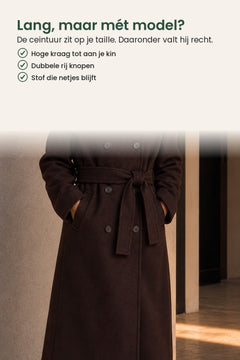 [nl] Lange trenchcoat met tailleceintuur – lang, maar mét model: de ceintuur zit op je taille, daaronder valt hij recht