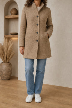 halflange mantel met opstaande kraag in camel, vooraanzicht