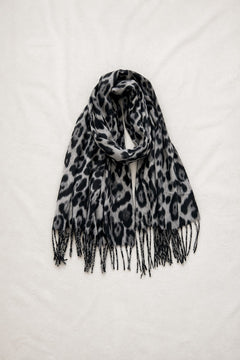 sjaal met luipaardprint in grijs