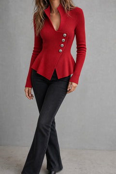 geribde peplum-top in rood met een zwarte broek