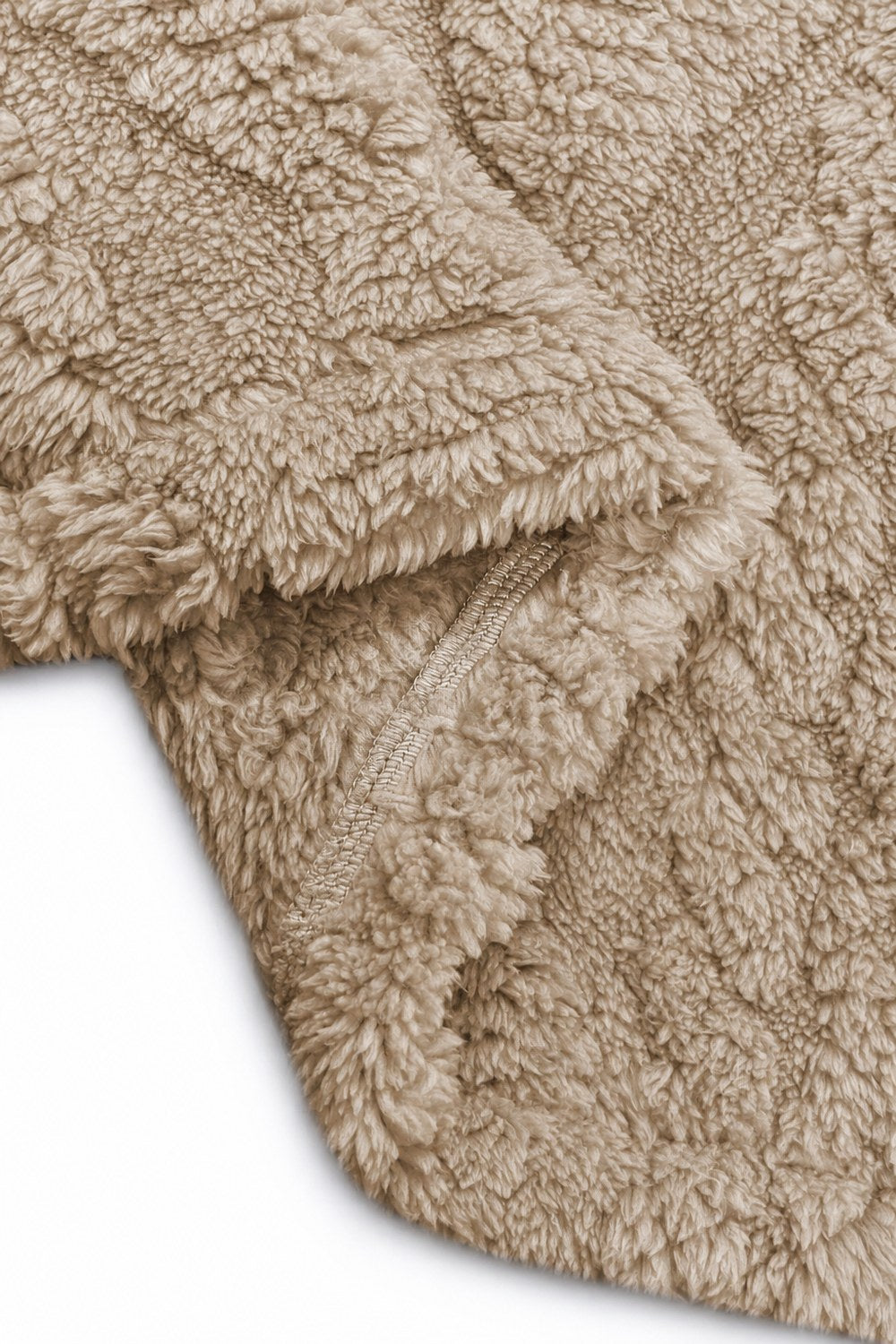 Pluchen jas met kap en kabelmotief in Beige – pluche van dichtbij