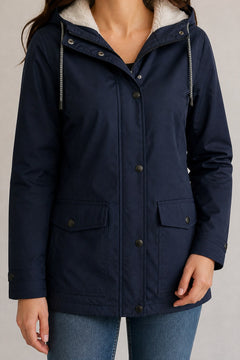 Lotte Jas met Teddykap in Marineblauw – strook met drukknopen