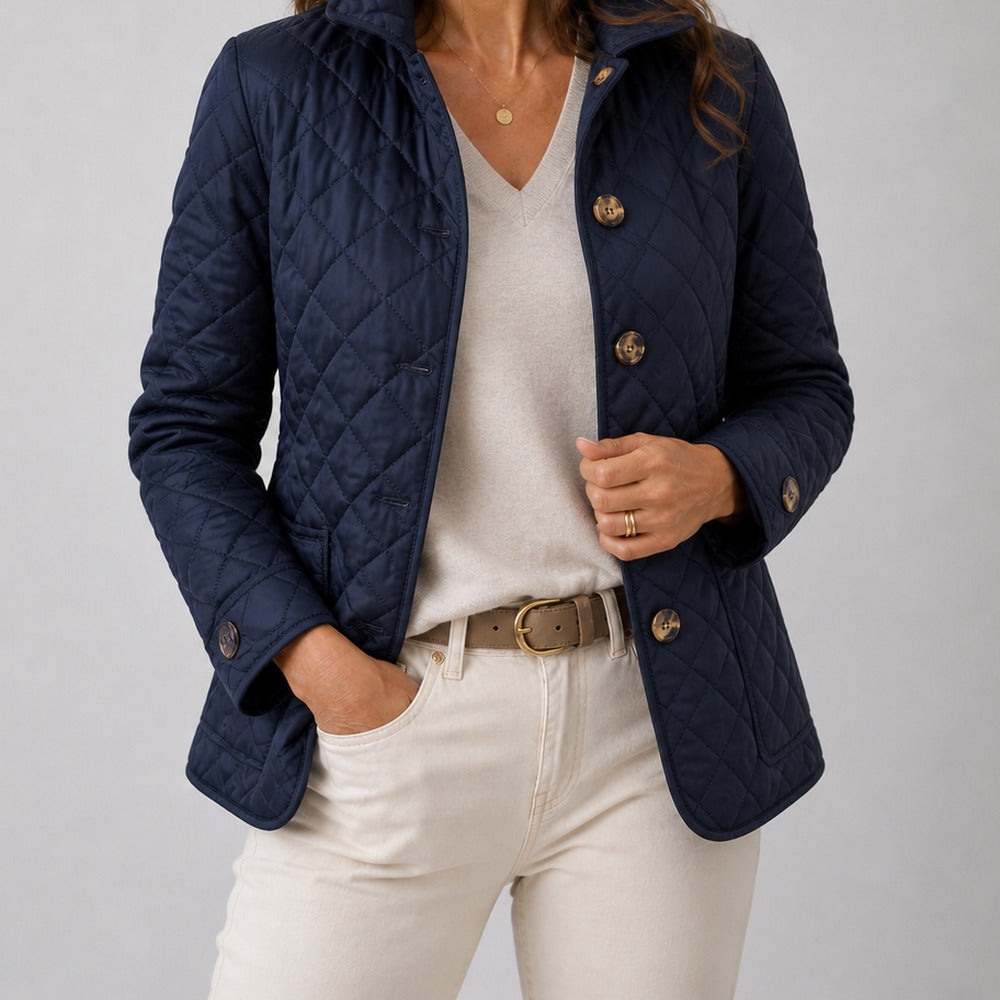 gewatteerd jasje in marineblauw, gedragen, open