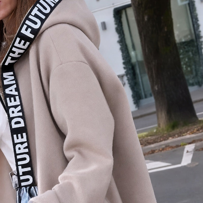 Ruime kap met lange banden